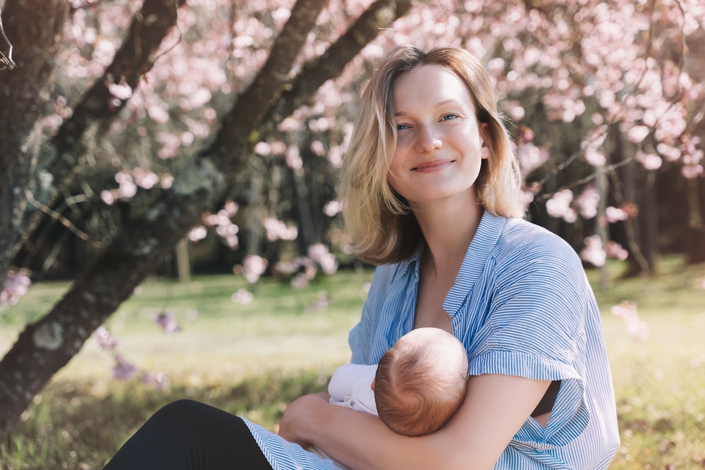 5 Top Tips for Breastfeeding in the Summer
